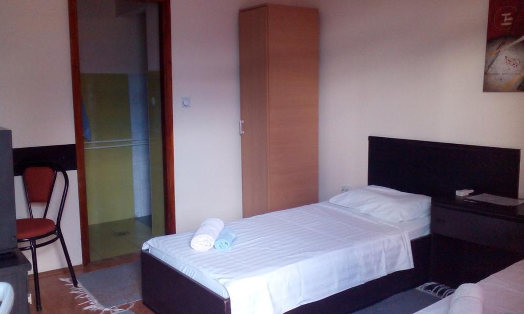 Motel Le Village Скоп'є Екстер'єр фото